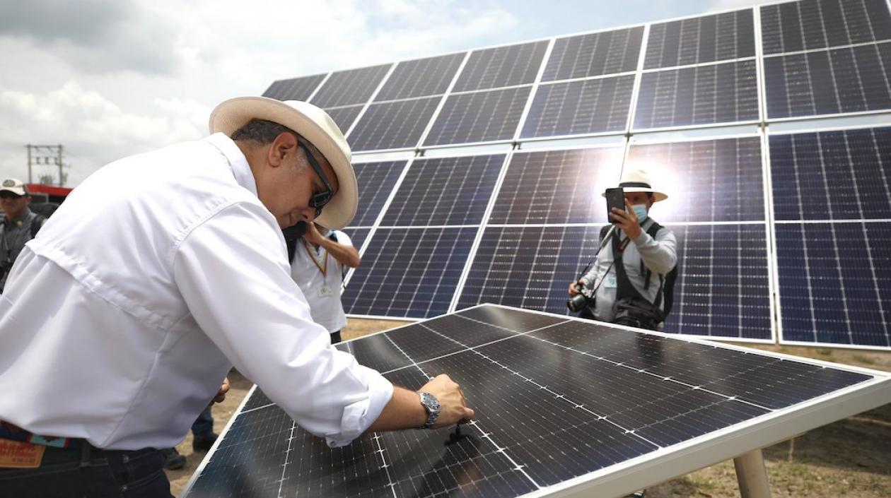 El Presidente Iván Duque en la granja solar Tucanes en el departamento de Bolivar.