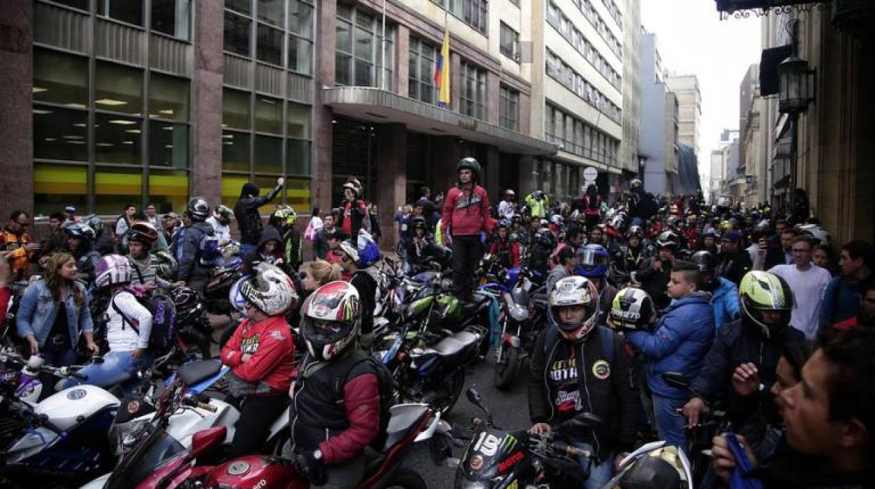 Sigue la protesta de los motociclistas o moteros.
