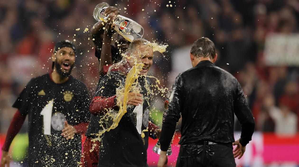 Jugadores del Bayern celebran el campeonato. 