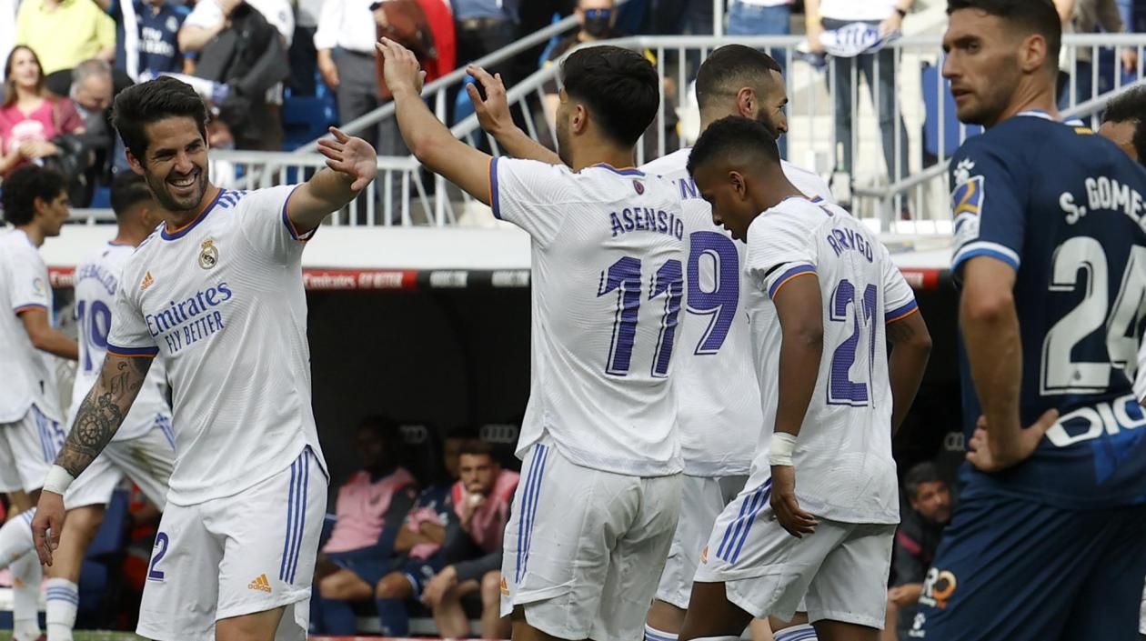 Jugadores del Real Madrid celebran el título de liga. 