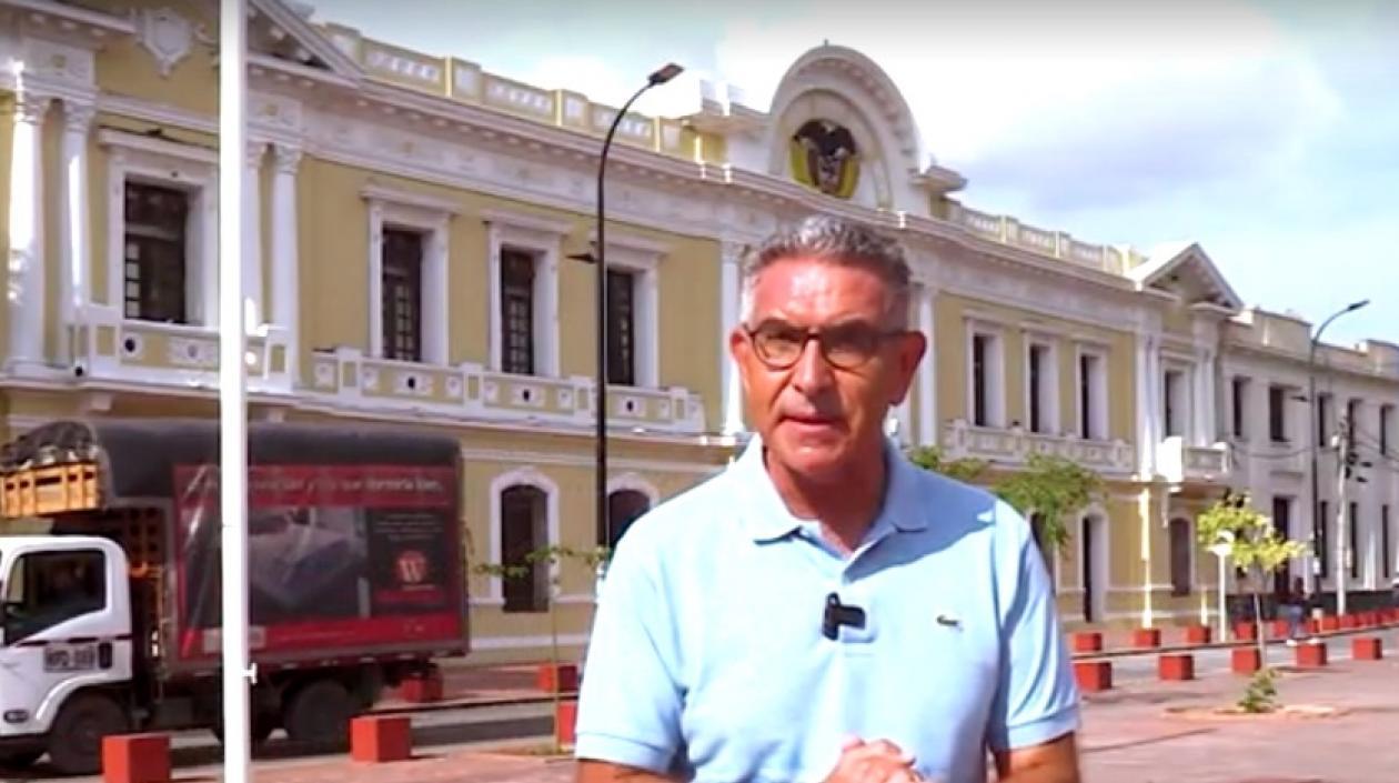El periodista Jorge Cura Amar en el Centro Histórico de Santa Marta.