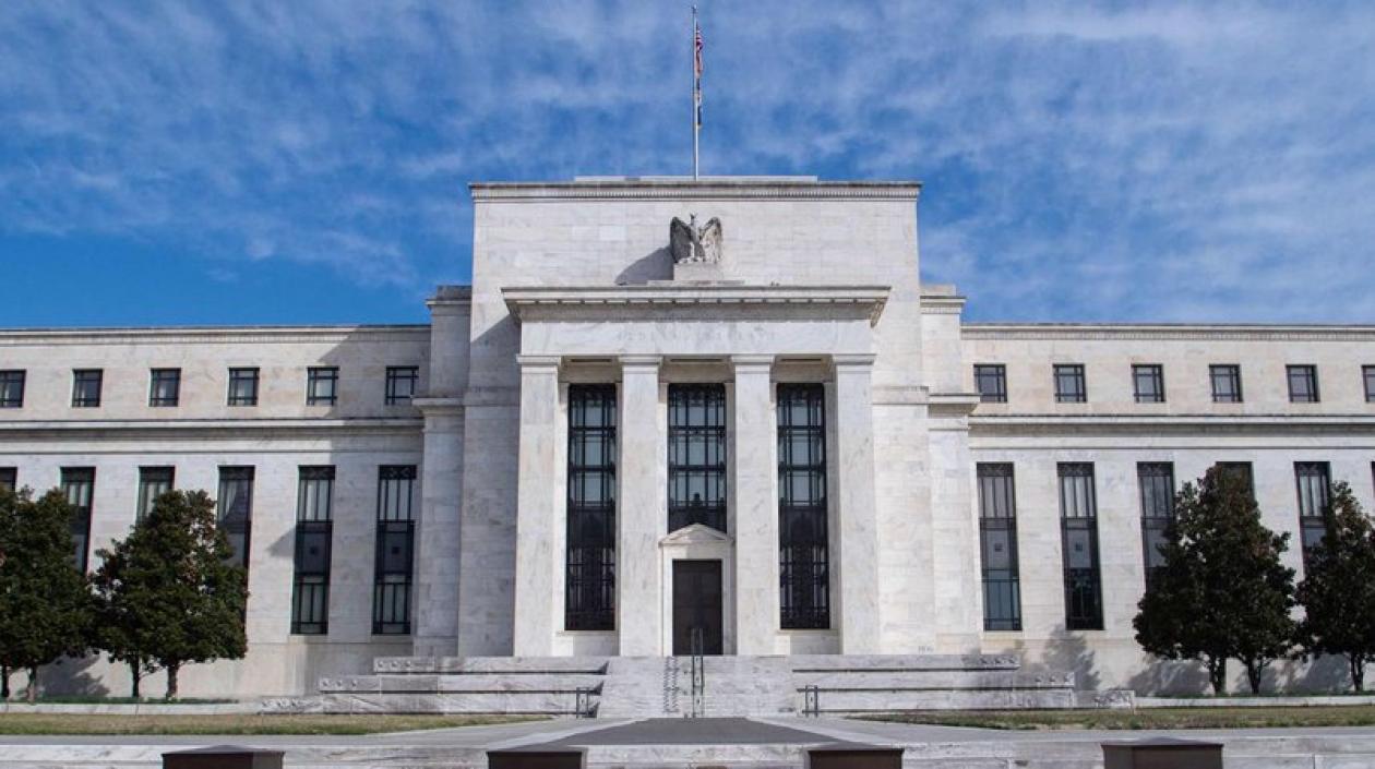  La Reserva Federal sube medio punto las tasas de interés para frenar la inflación.