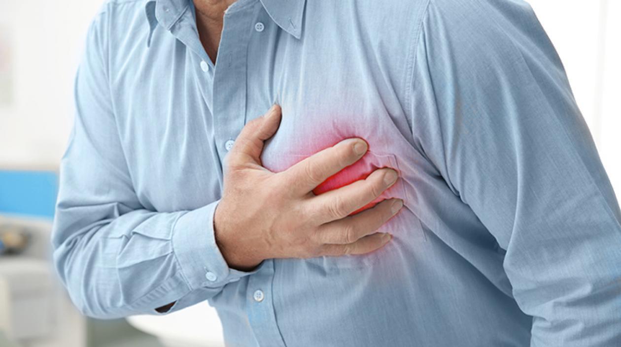 La insuficiencia cardiaca se asocia al desarrollo de la enfermedad renal crónica.