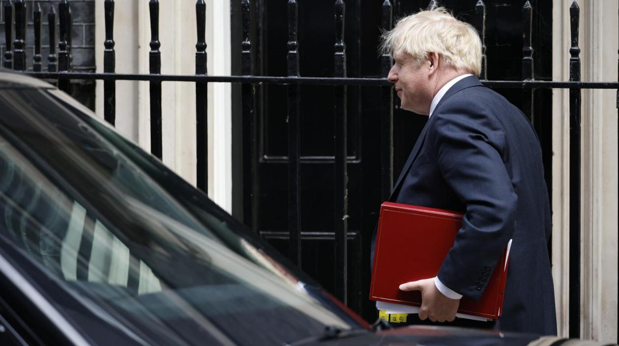  La mayoría de ministros consideran "insostrenible" la crisis mientras Johnson siga en el poder.