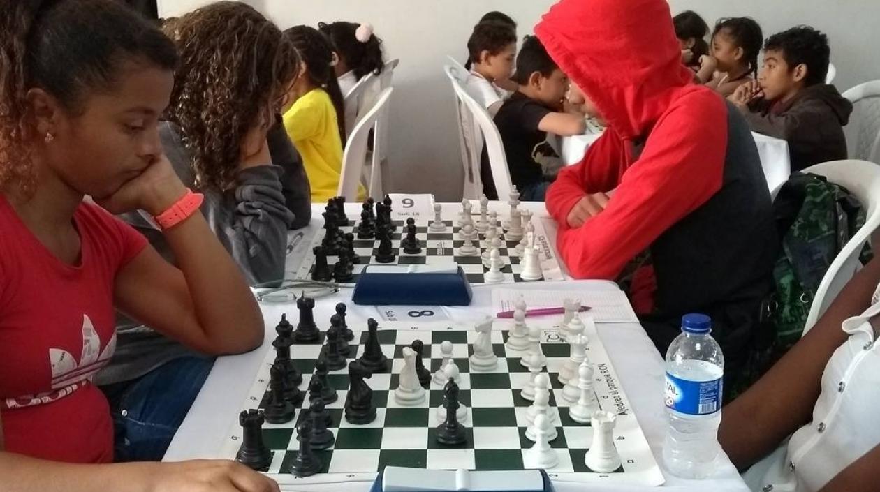 Ángela Cárdenas Herrera, en una partida de ajedrez. 