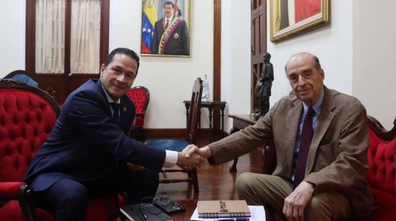 El Canciller de Venezuela, Carlos Faría, y el designado Ministro de Relaciones Exteriores de Colombia, Álvaro Leyva, en el encuentro de este jueves.