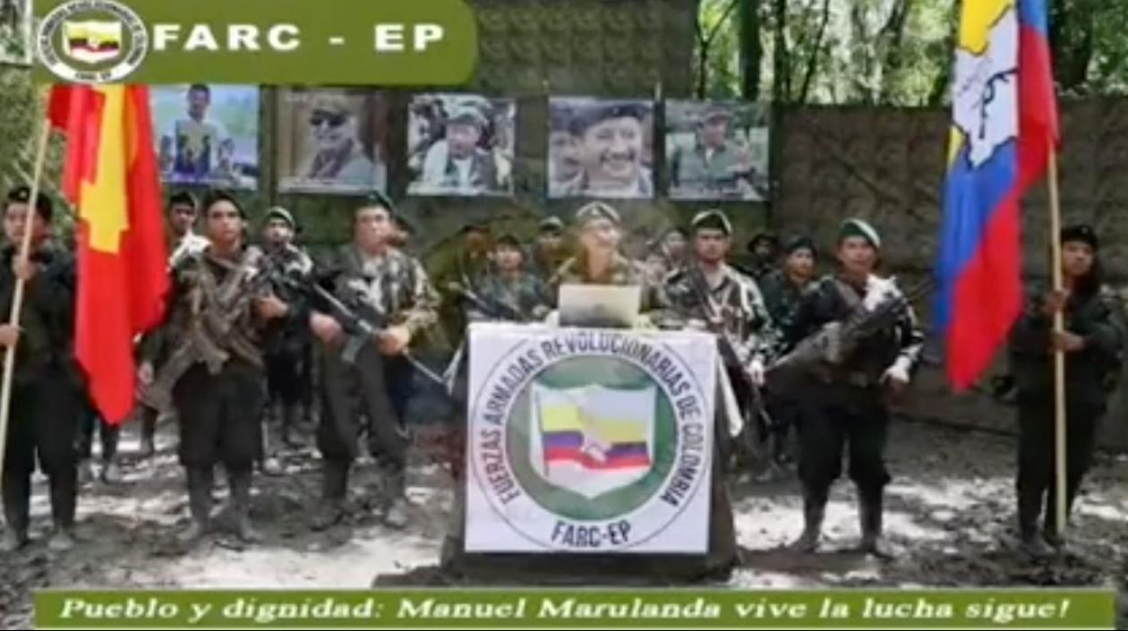 "Estado Mayor" de las disidencias de las FARC, leyendo el comunicado.