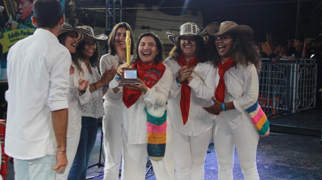 Las integrantes de Flor de Cerezo, de Bogotá, primer lugar en gaita aficionada.