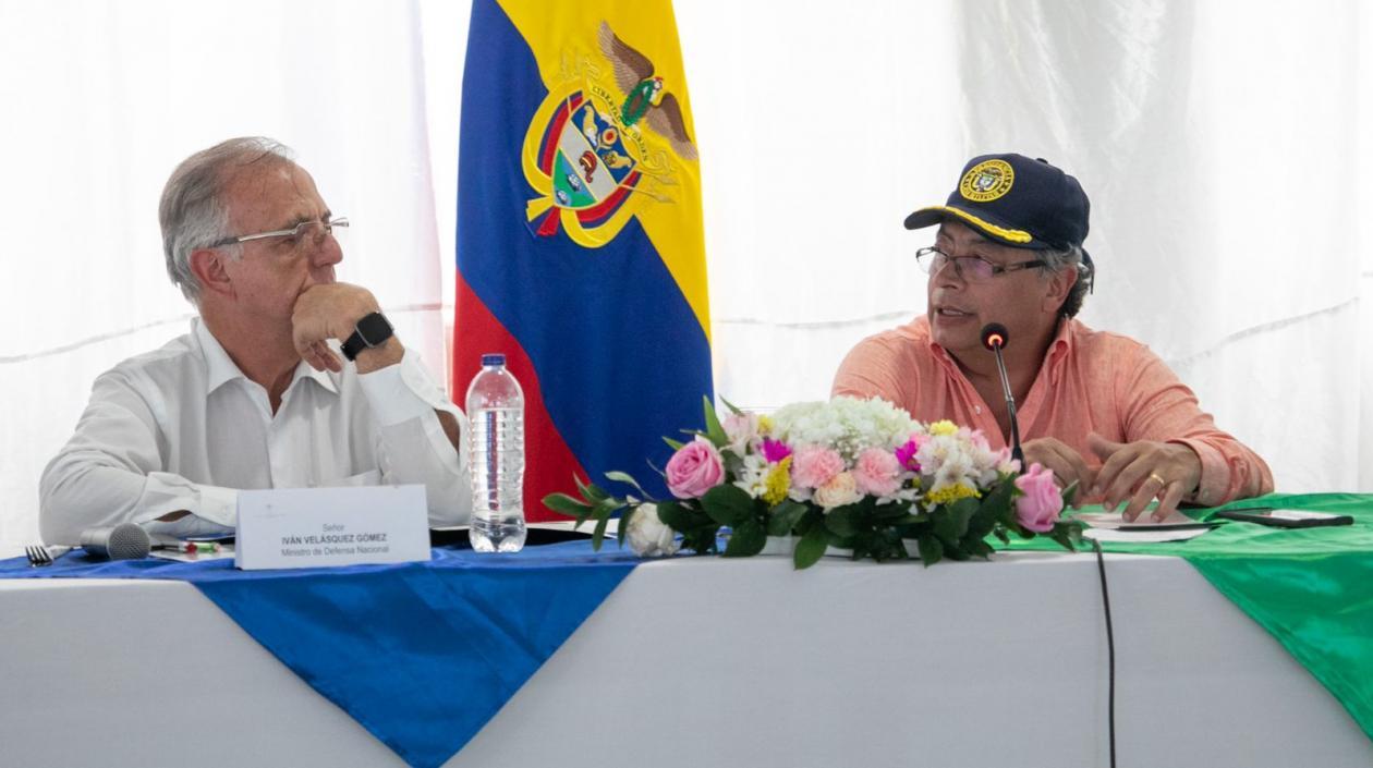 Ministro de Defensa, Iván Velásquez y el Presidente Petro.