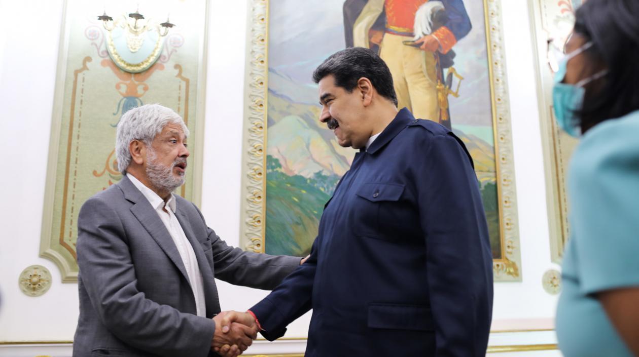 Ministro de Comercio, Germán Umaña y el Presidente Nicolás Maduro.