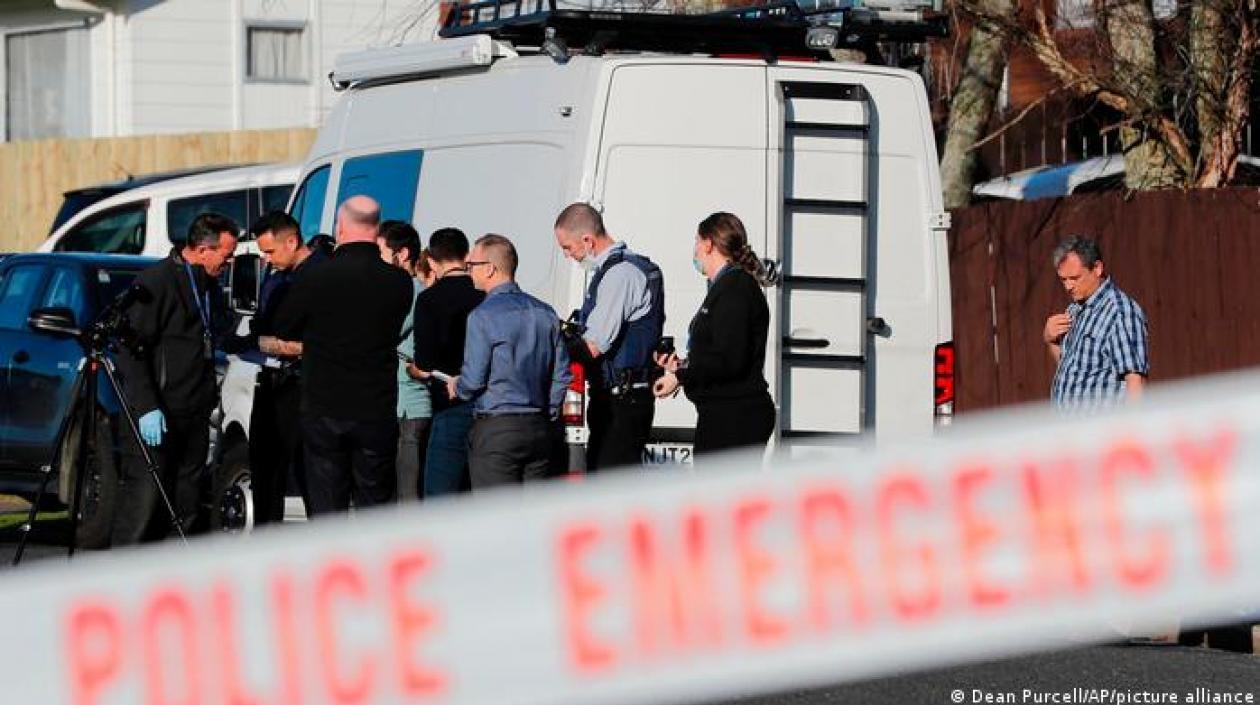 Investigadores de la policía de Nueva Zelanda el día de hallazgo de los dos cuerpos el 11 de agosto pasado.