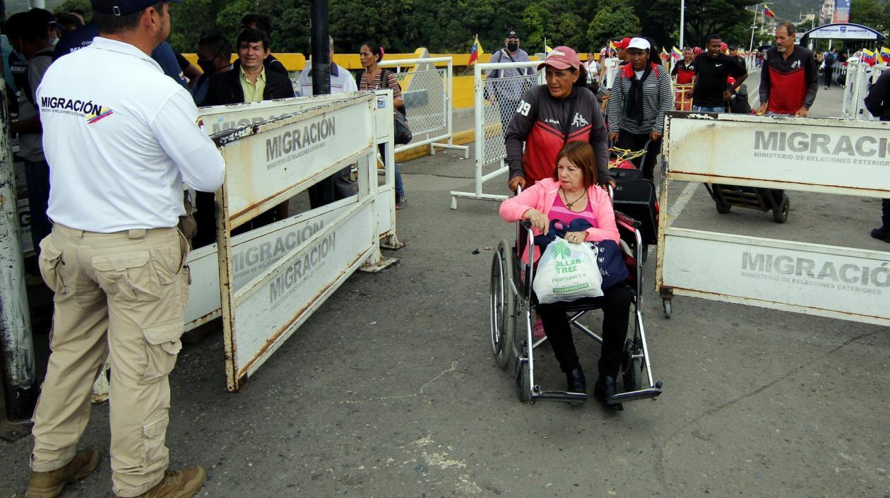 Ciudadanos venezolanos fueron registrados este miércoles al entrar a territorio colombiano, por el Puente Simón Bolívar, en Cúcuta 