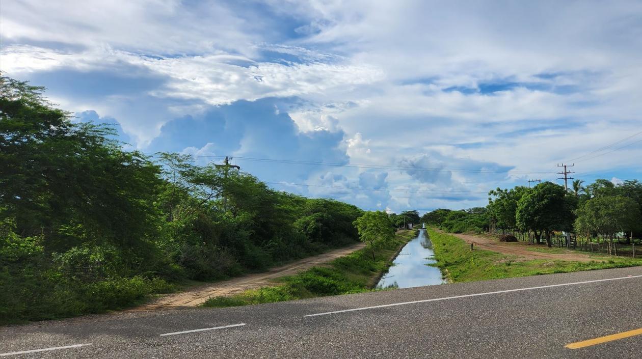Canal principal de riego del distrito Santa Lucía - Suan.
