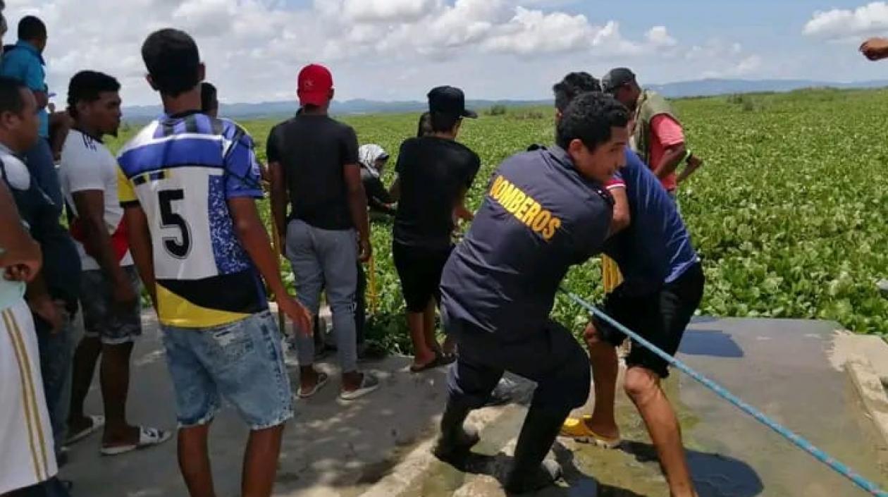 Rescate de pescadores atrapados en tarulla