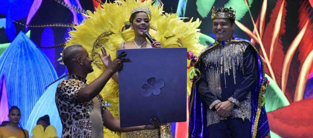 La Reina del Carnaval de la 44, Daniella Falcón y el Rey Momo, Tito Crissien.