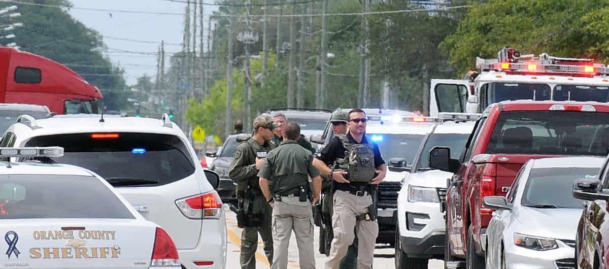 Policía monta guardia en localidad de Lakeland, Florida (EE.UU), después de un ataque armado.