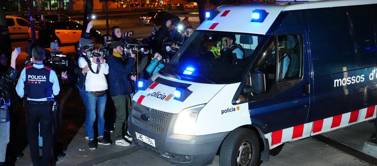El vehículo que transportó a Dani Alves a la cárcel Brians 1 de Sant Esteve Sesrovires (Barcelona).