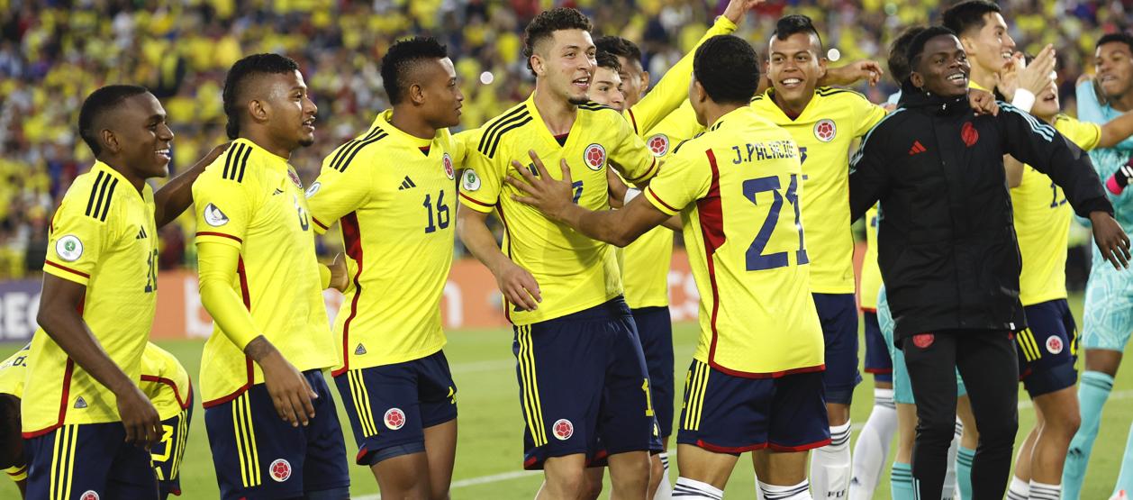 Jugadores de Colombia celebrando en El Campín.