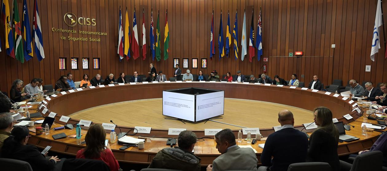 Mesa de los diálogos de paz entre el Gobierno y el ELN.