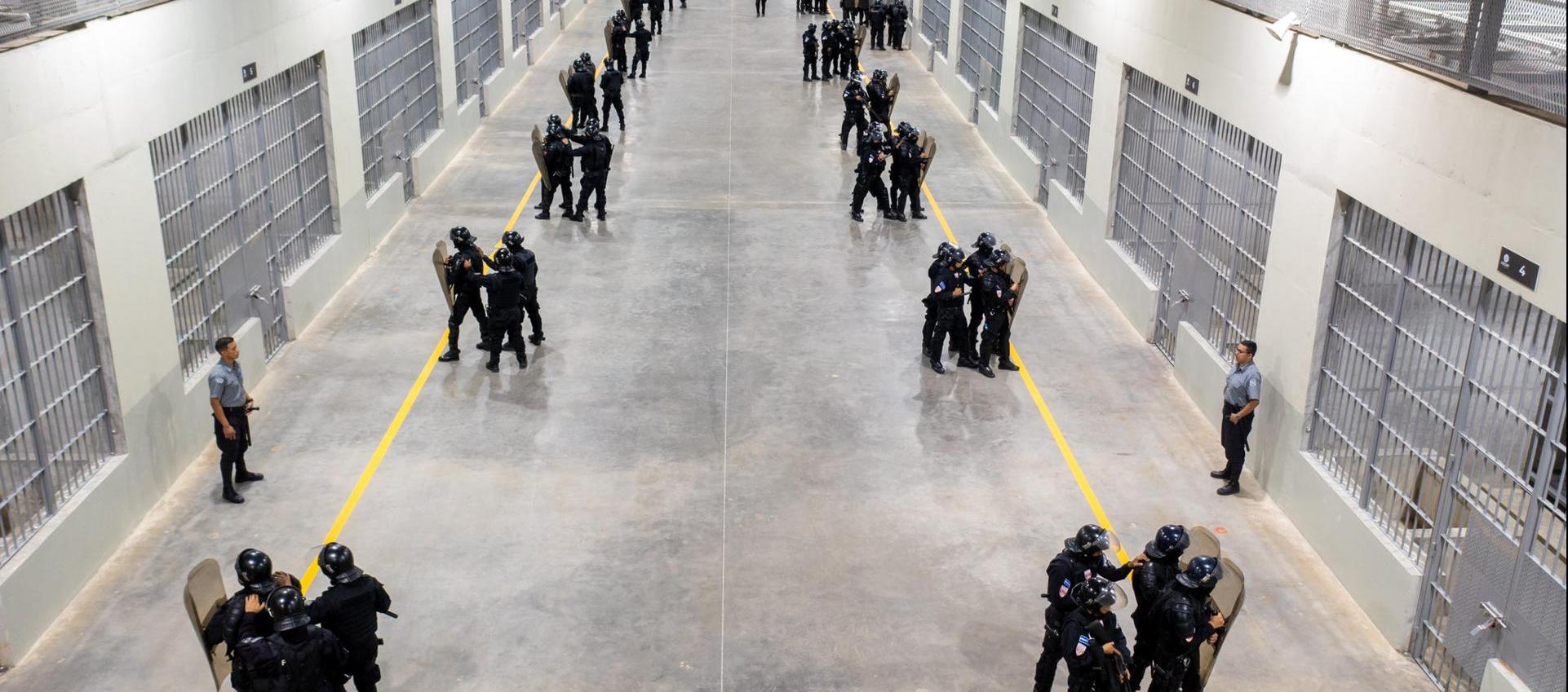 Centro de Confinamiento del Terrorismo inaugurado, en Tecoluca (El Salvador).  