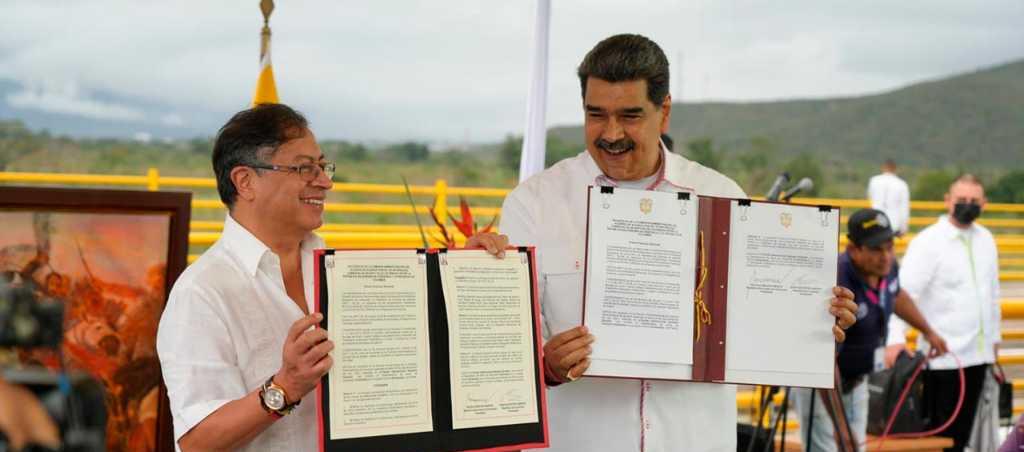 Los Presidentes Gustavo Petro y Nicolás Maduro. 