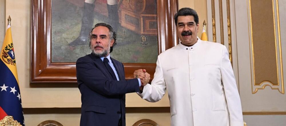 El embajador colombiano en Venezuela, Armando Benedetti, junto al Presidente de Venezuela, Nicolás Maduro.
