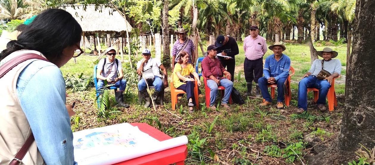 Campesinos organizando la parcelación de tierras en Curumaní, Cesar.