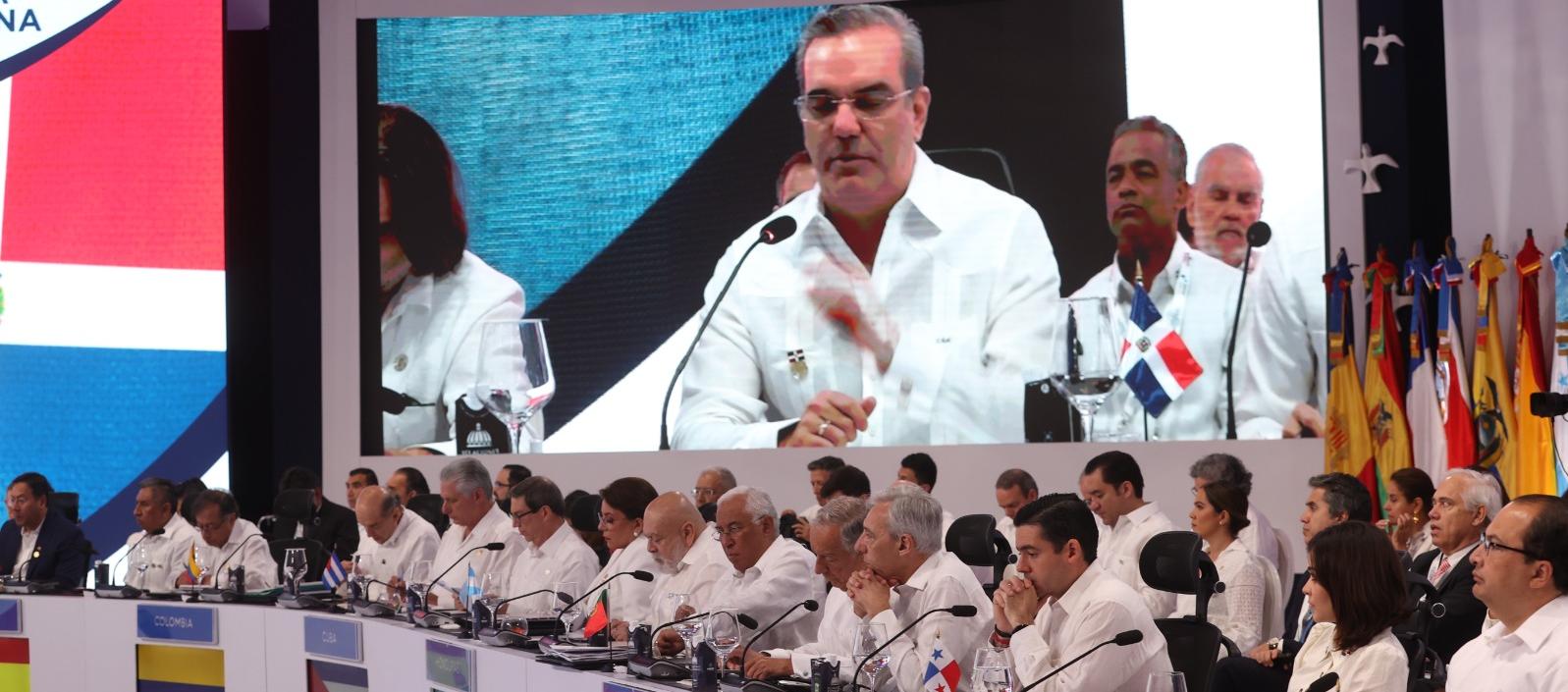 El presidente de la República Dominicana, Luis Abinader habla durante la XXVIII Cumbre Iberoamericana
