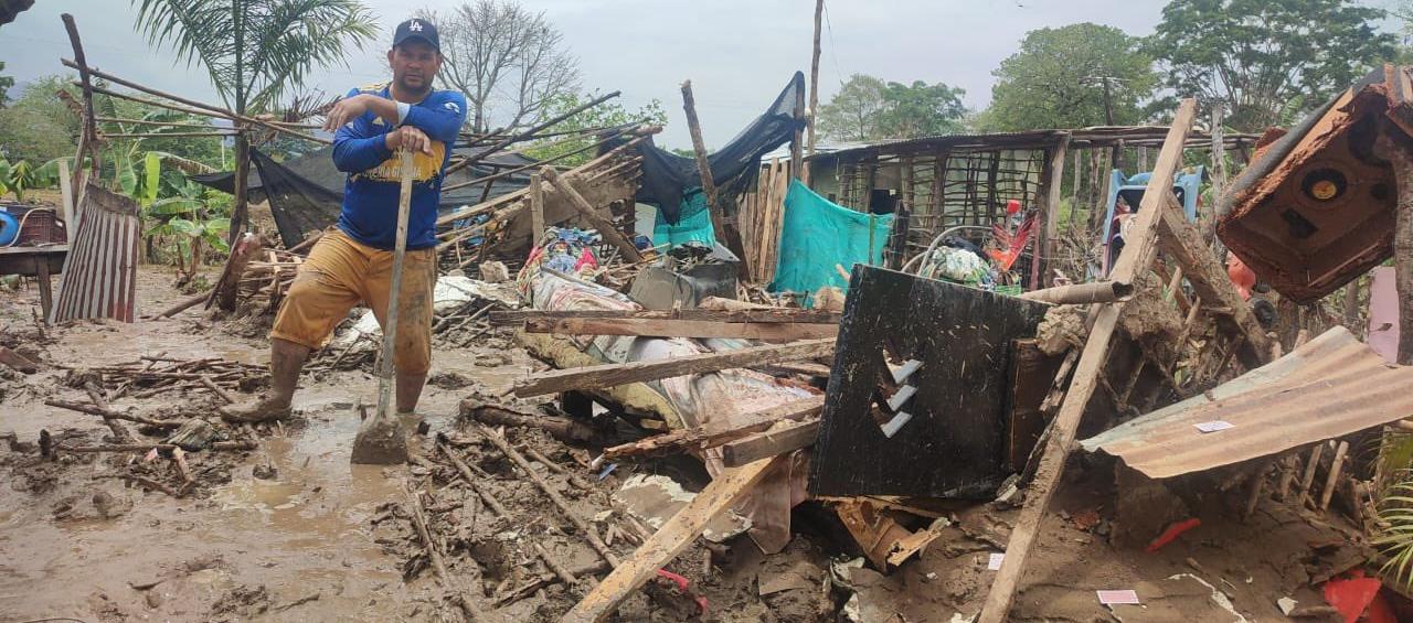 Muchas viviendas quedaron en el suelo en Curumaní y otras están a punto de colapsar.