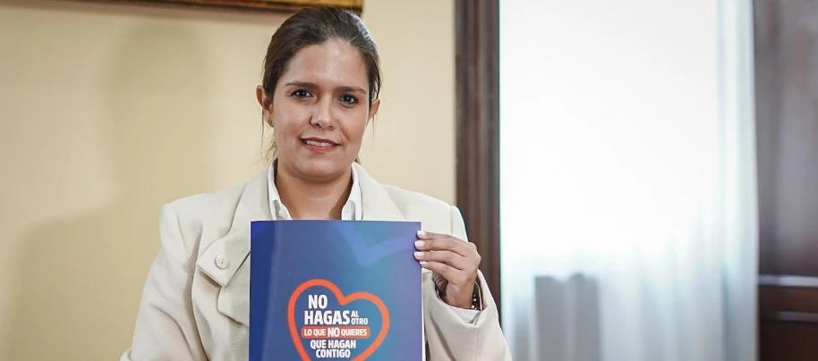Karina Espinosa, senadora del Partido Liberal gestora del proyecto de ley "Cero Cacho".