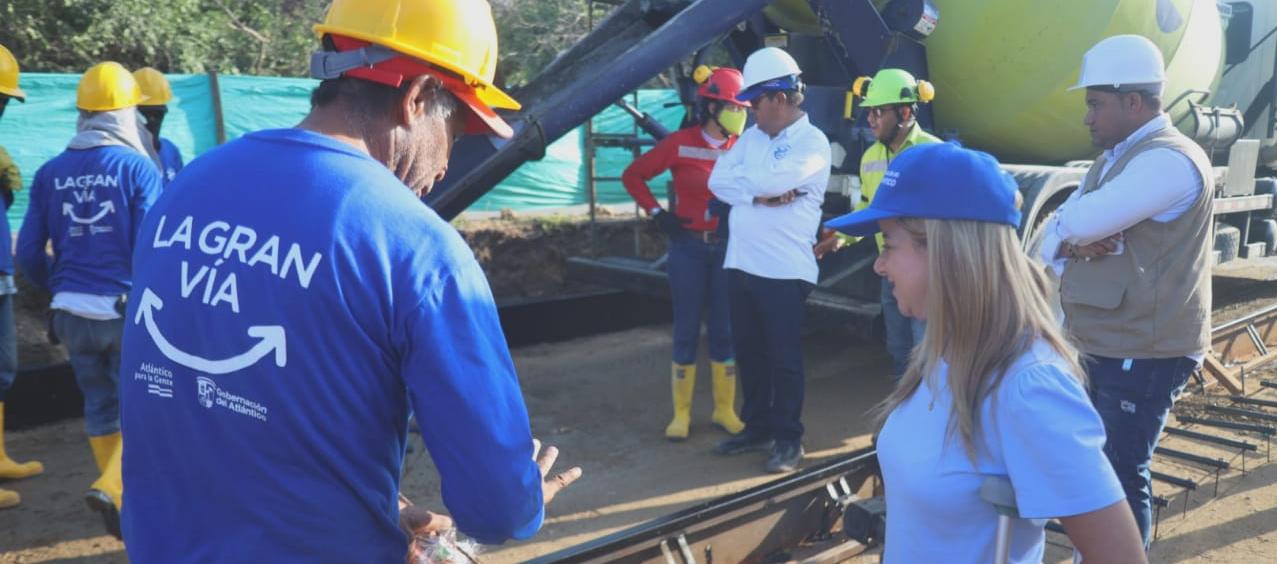 La Gobernadora Elsa Noguera visitó las obras de pavimentación de la Gran Vía.