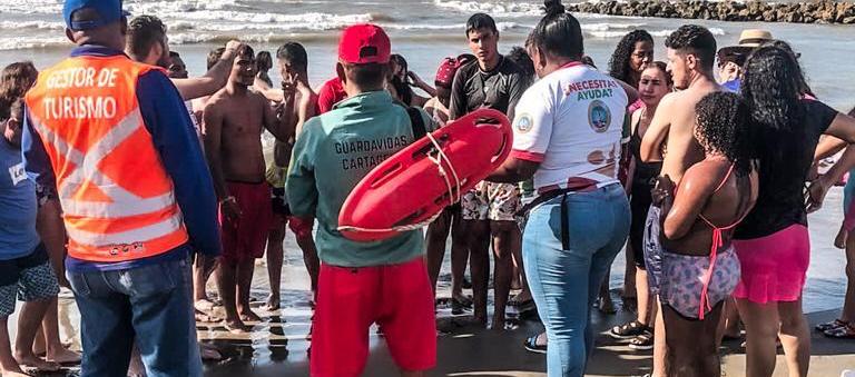 La Alcaldía de Cartagena realizó una jornada de sensibilización a quienes prestan sus servicios en las playas.
