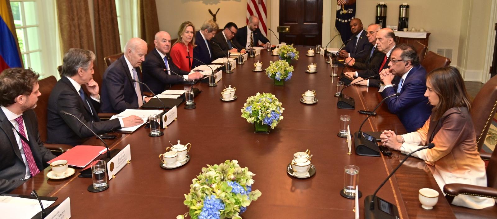 Los presidentes Biden y Petro en el encuentro de este jueves con sus respectivos equipos de trabajo