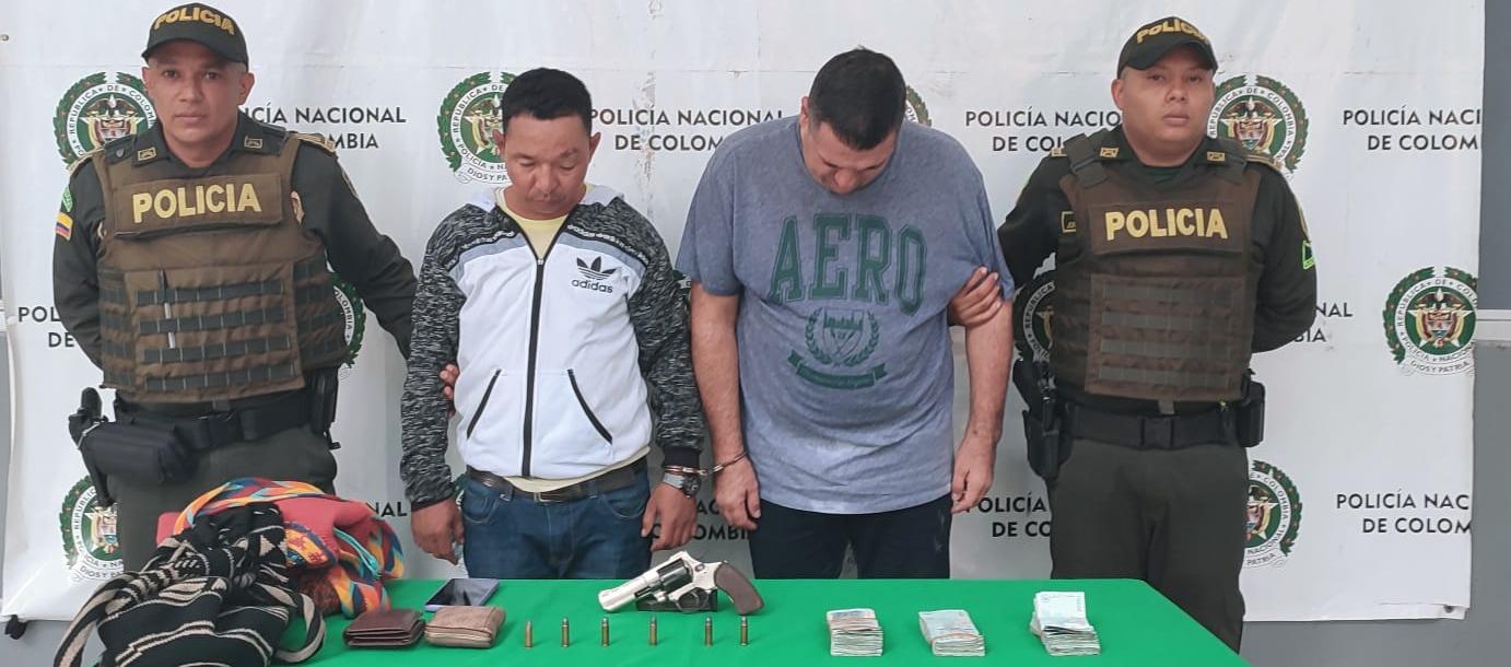 Erickson Gómez Serrano y Henry Osorio Piñeres capturados tras atraco en Villa San Carlos.