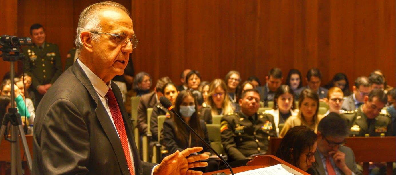 El ministro de Defensa, Iván Velásquez, este viernes ante la Corte Constitucional 