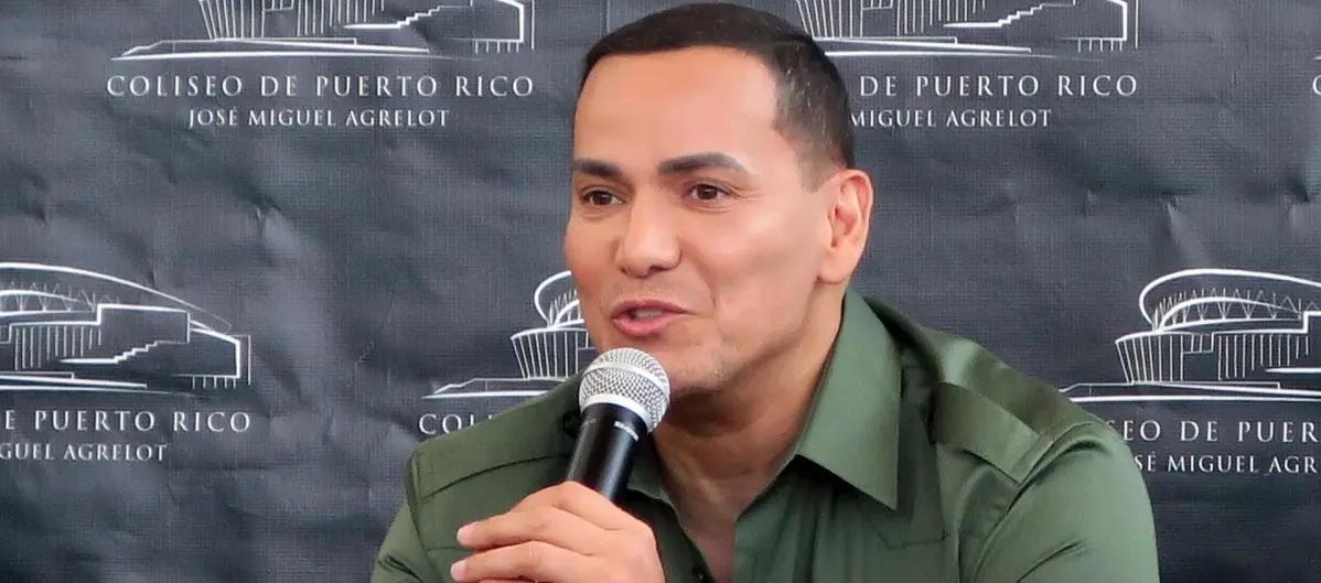 El cantante y compositor de salsa Víctor Manuelle 