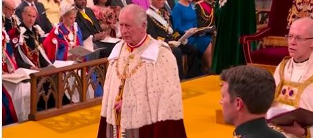 Carlos III en la ceremonia de coronación este sábado