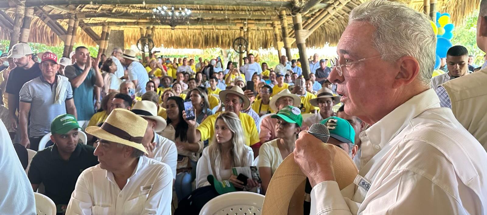 El expresidente Álvaro Uribe en un foro de regiones del Centro Democrático en Santa Fe de Antioquia