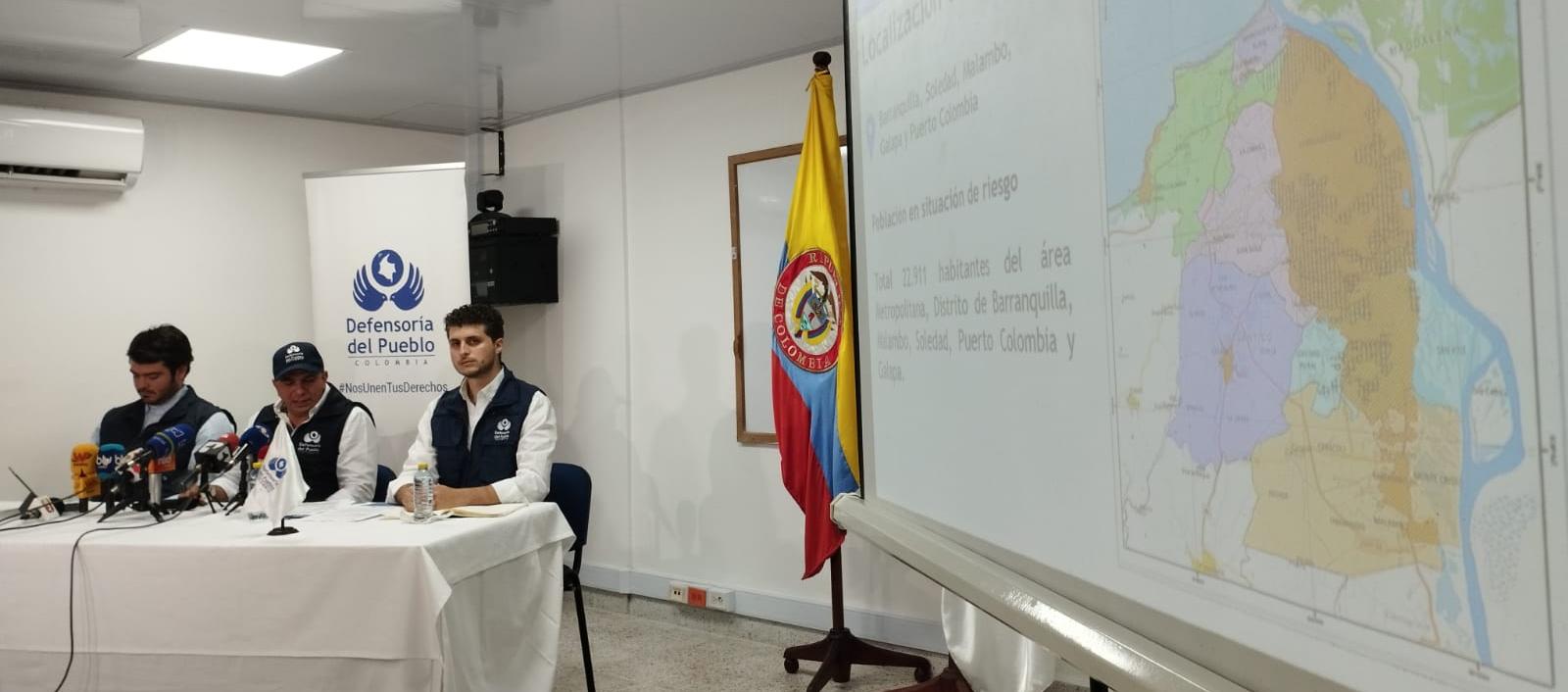 Carlos Camargo, Defensor del Pueblo, con el Defensor Regional Miguel Linero..