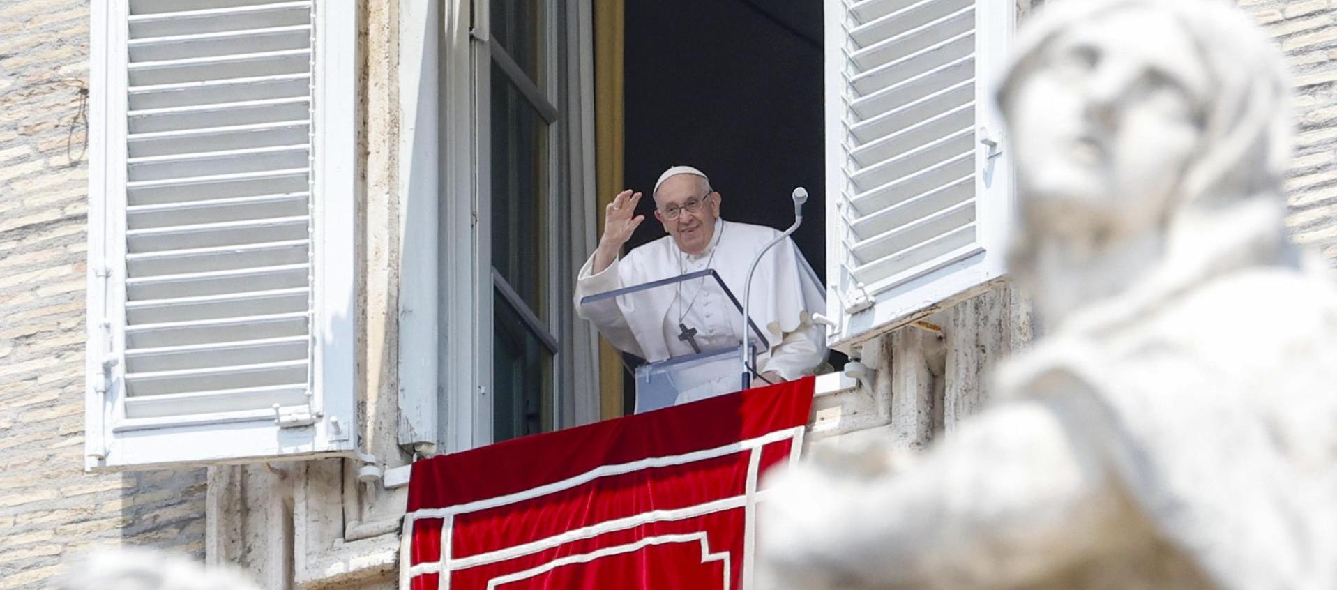 El papa Francisco en el rezo del Ángelus este domingo