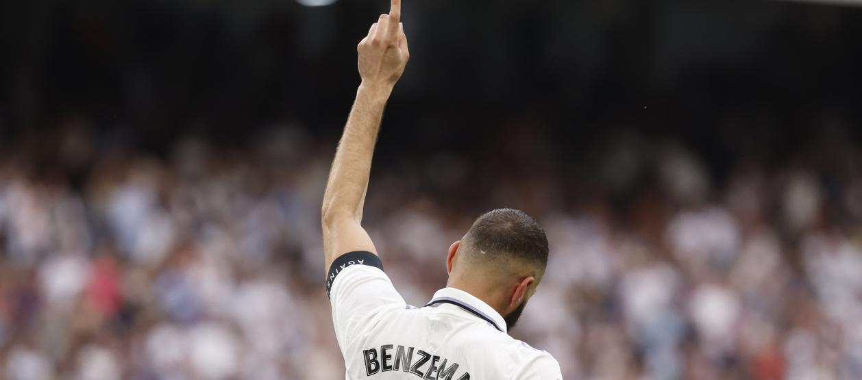 Karim Benzema se despidió el domingo de la afición del Real Madrid.