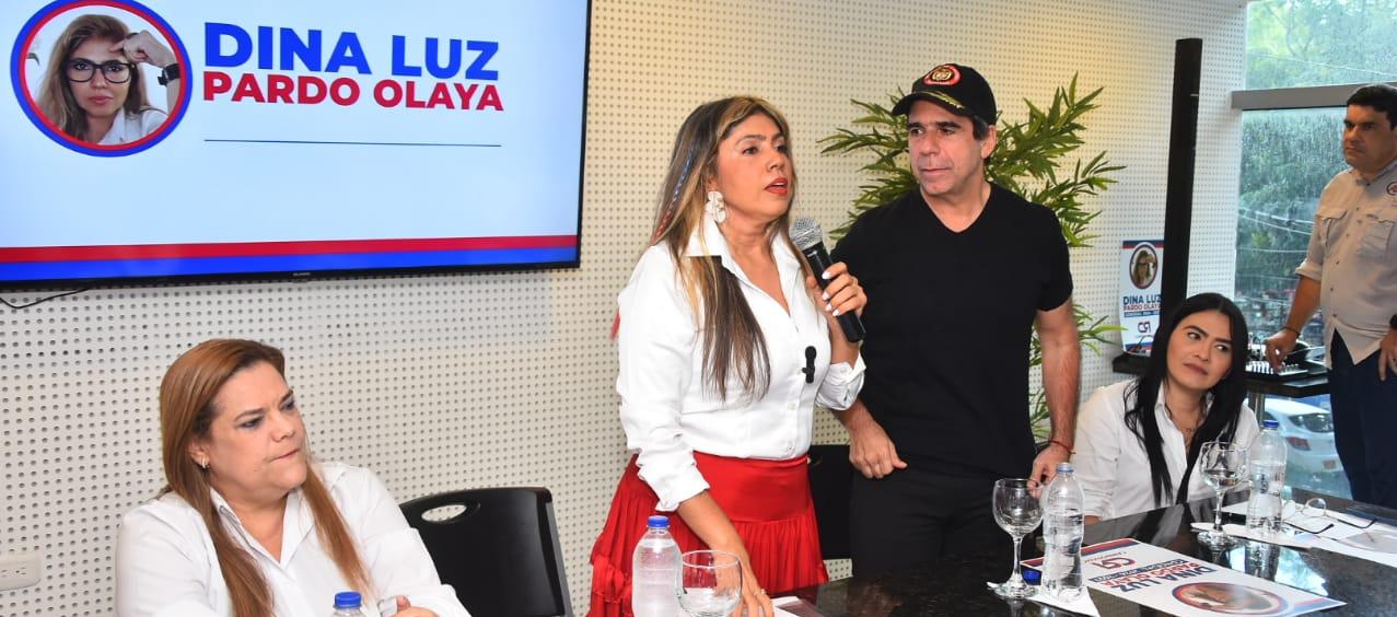 La candidata al Concejo de Barranquilla Dina Luz Pardo junto al exalcalde Alejandro Char