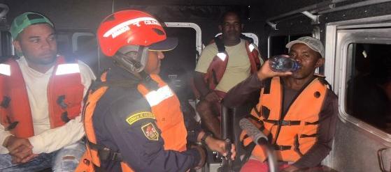 Armada rescató en alta mar a tres pescadores de Sucre desaparecidos desde el lunes