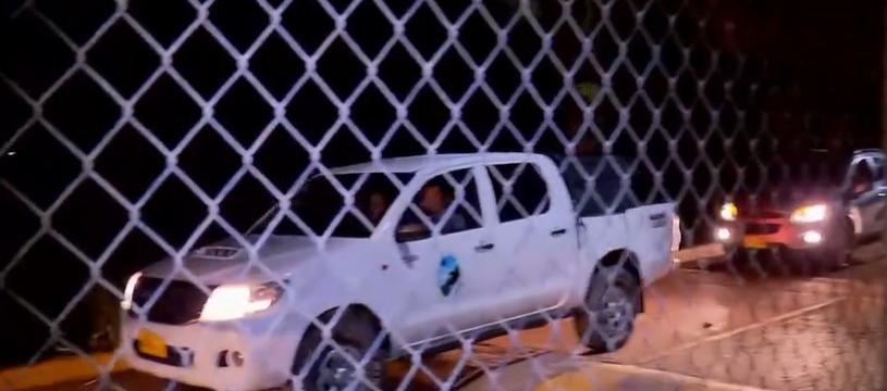 Varios vehículos ingresan al Puesto de Mando Unificado en San José del Guaviare