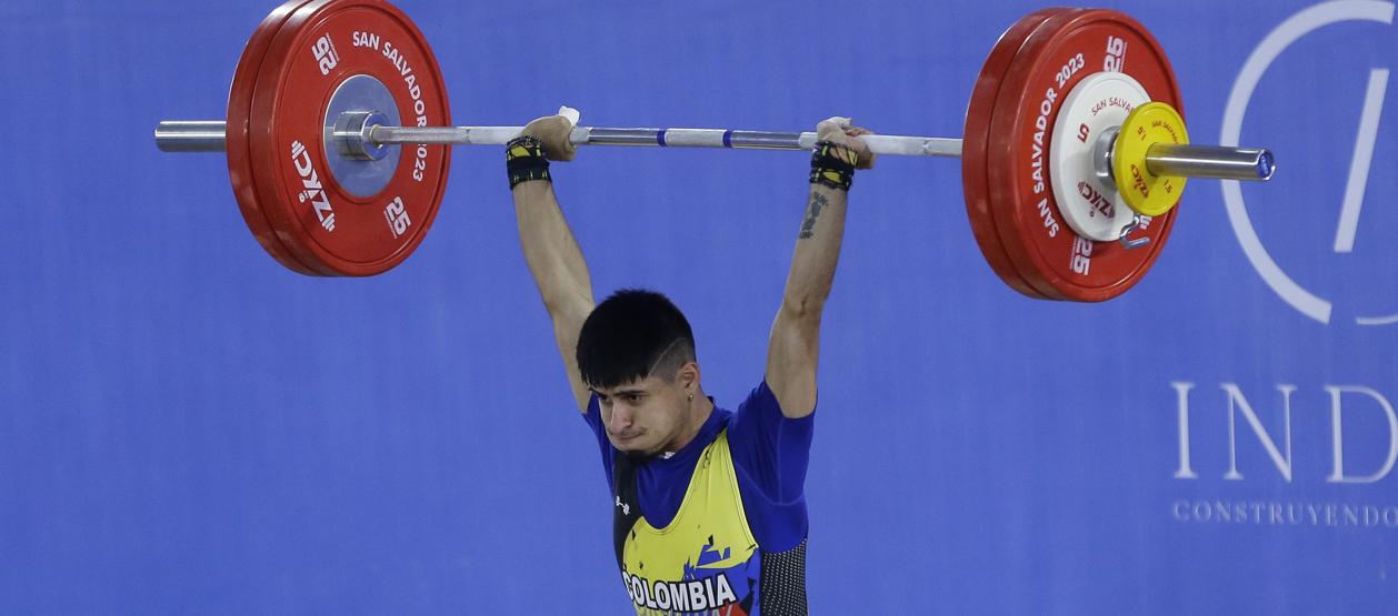 Miguel Suárez levantó 106 kilogramos en arranque y 138 en envión. 