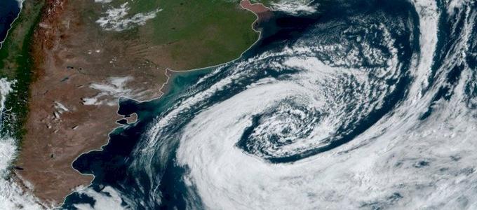 Ciclón extratropical en las costas de Brasil. 