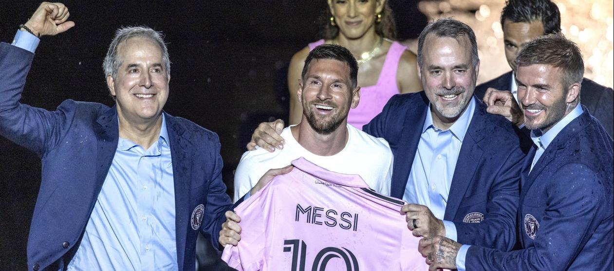 Lionel Messi fue presentado el domingo por su nuevo equipo. 