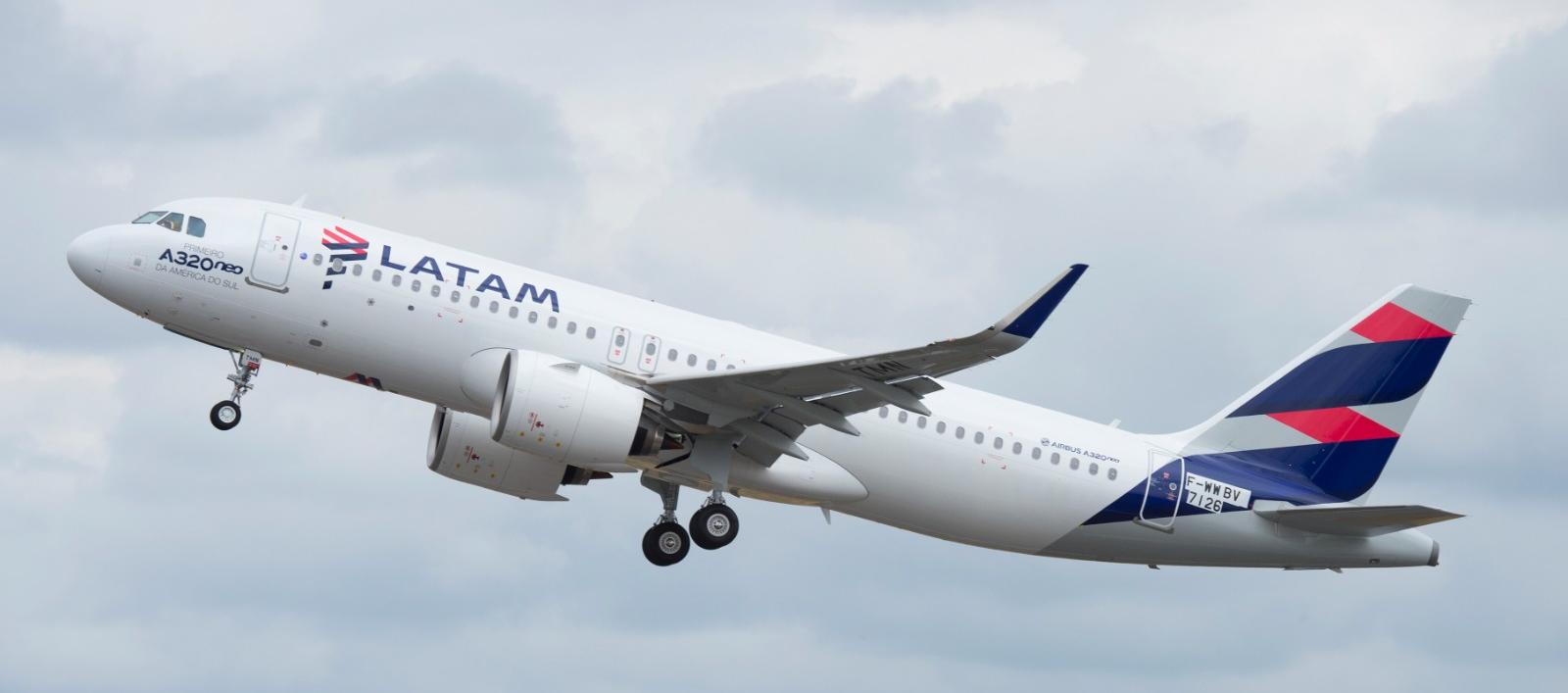 Latam no puede vender vuelos desde y hacia Bogotá sin tener autorizados los permisos de despegue y aterrizaje