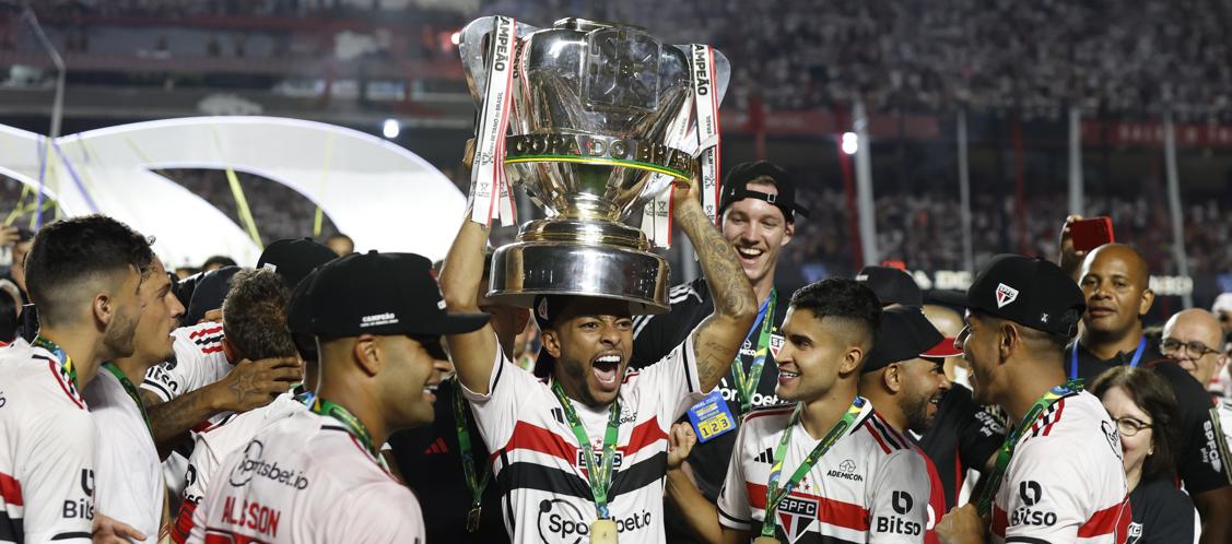 Jugadores del Sao Paulo celebran la conquista de la Copa de Brasil. 
