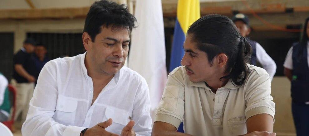 El Comisionado de Paz, Camilo Rueda, y el delegado de la disidencia de FARC, Iván Lozada.